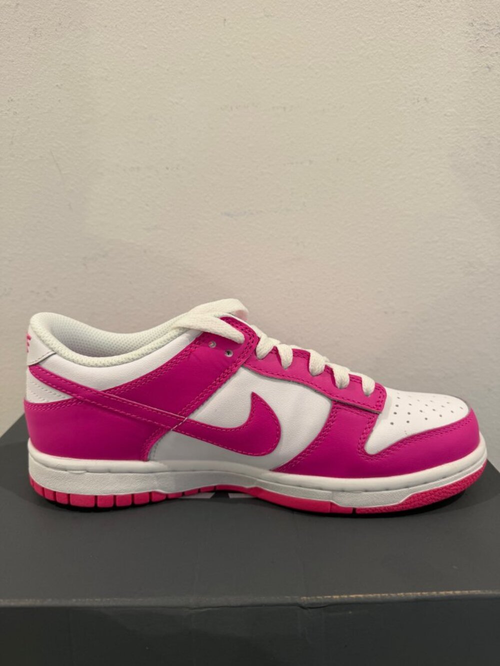 Nike Dunk Low 5.5 Youth / 7 Women's White & Laser Fuscia New In Box No Top